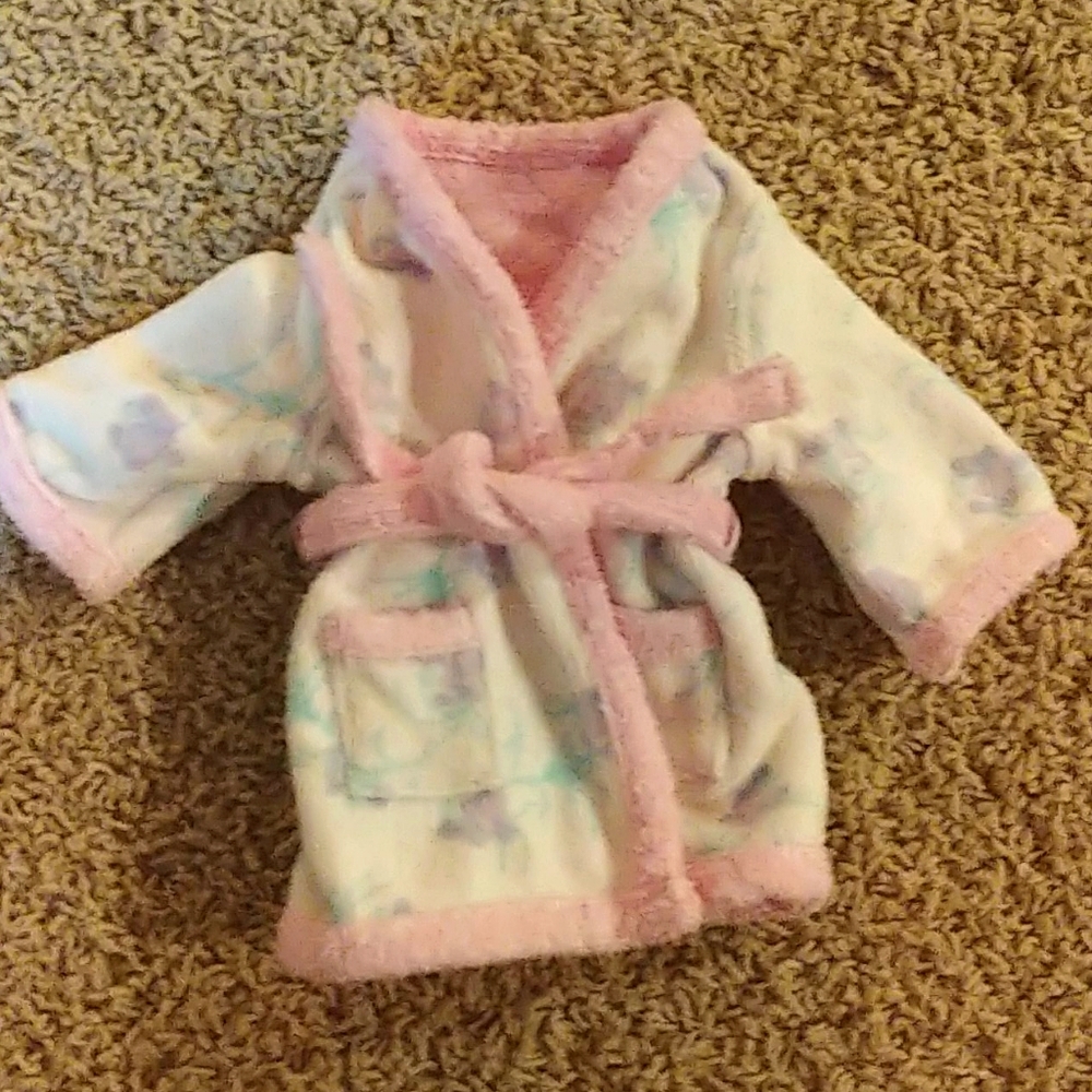 Am Girl retired 2006. Robe